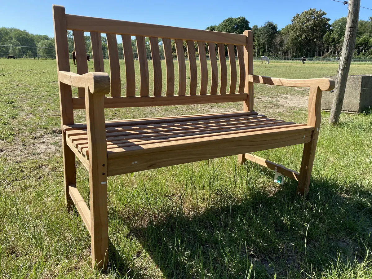 Teakhouten tuinbank van 120 cm in de wei